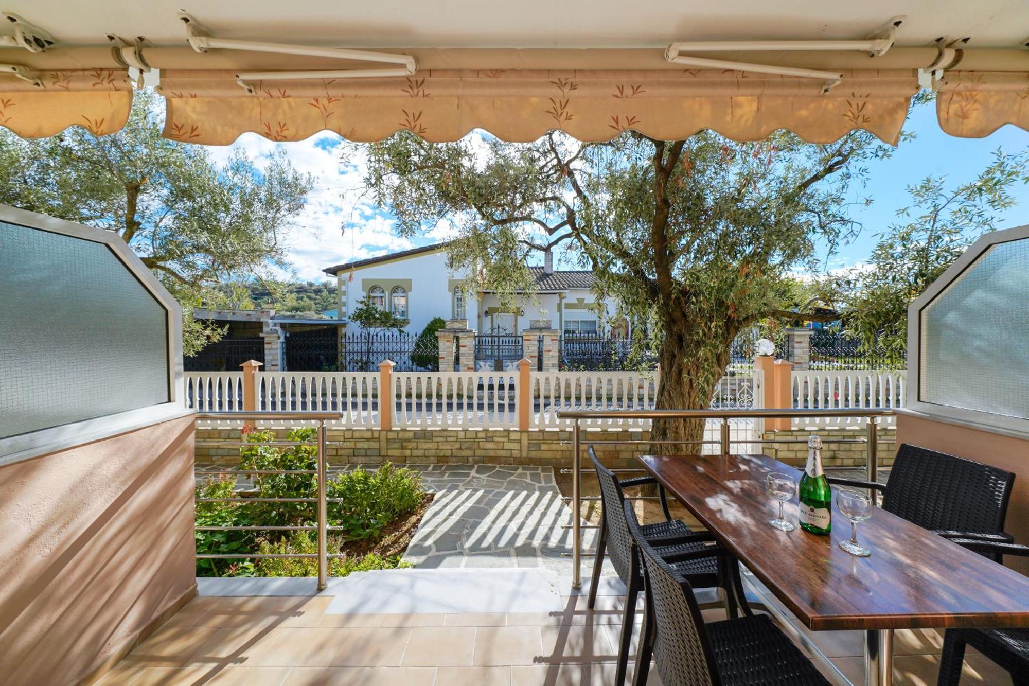 פוטוס Opalium Beach Front Suites מראה חיצוני תמונה