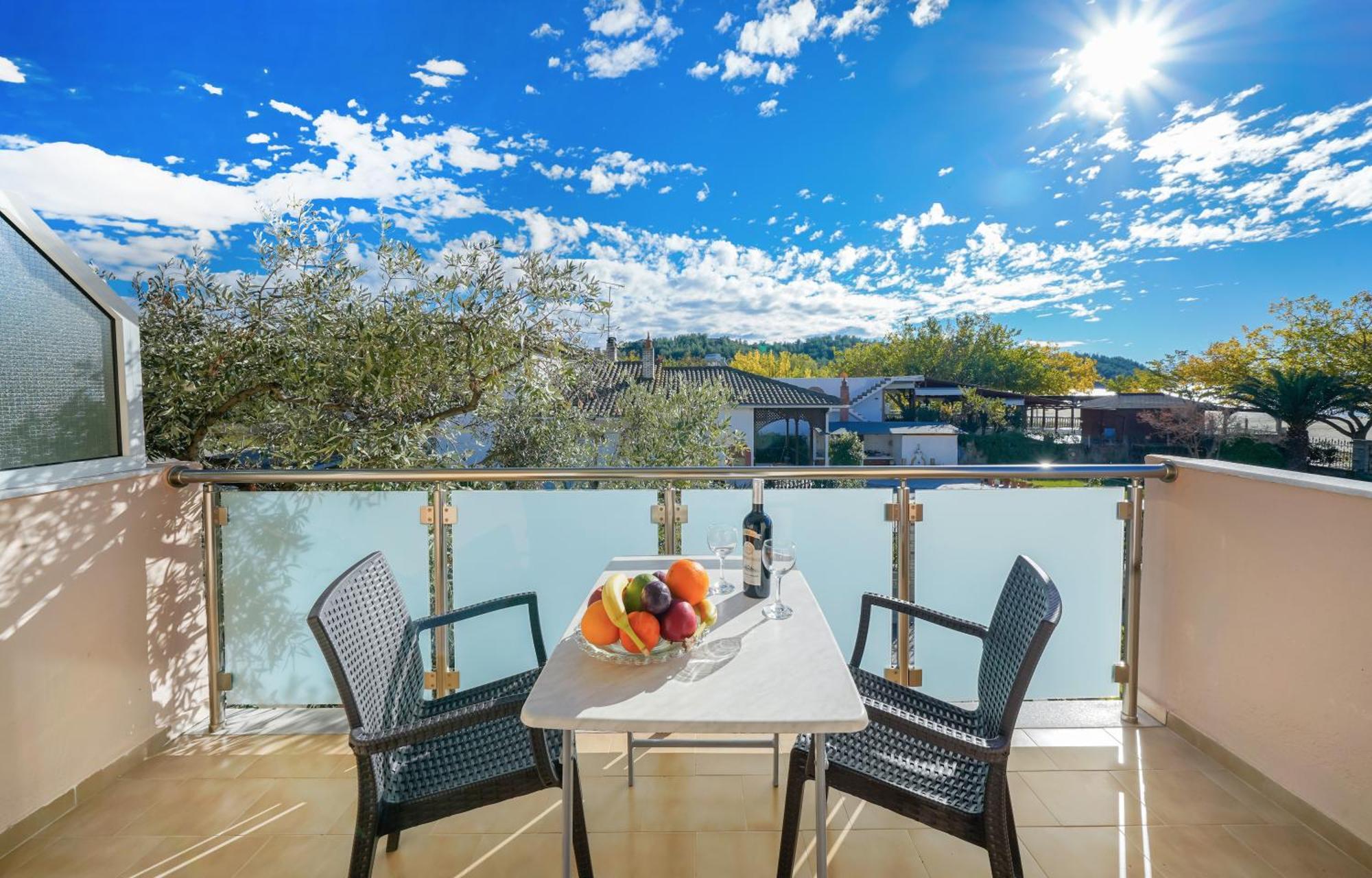 פוטוס Opalium Beach Front Suites מראה חיצוני תמונה