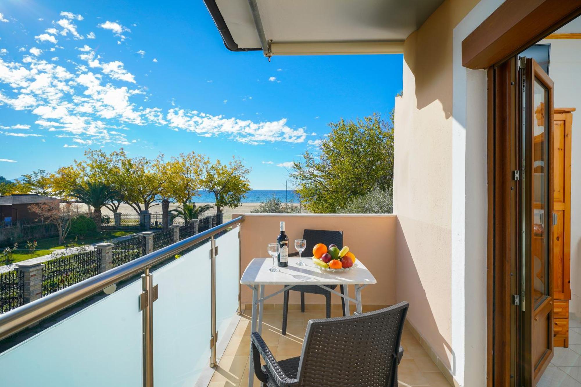 פוטוס Opalium Beach Front Suites מראה חיצוני תמונה