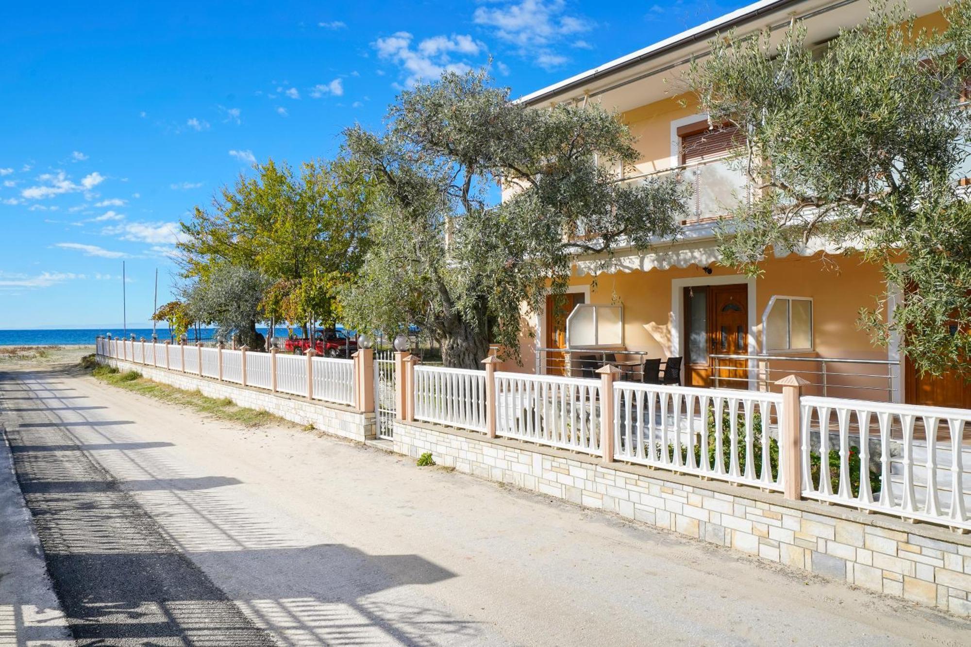 פוטוס Opalium Beach Front Suites מראה חיצוני תמונה