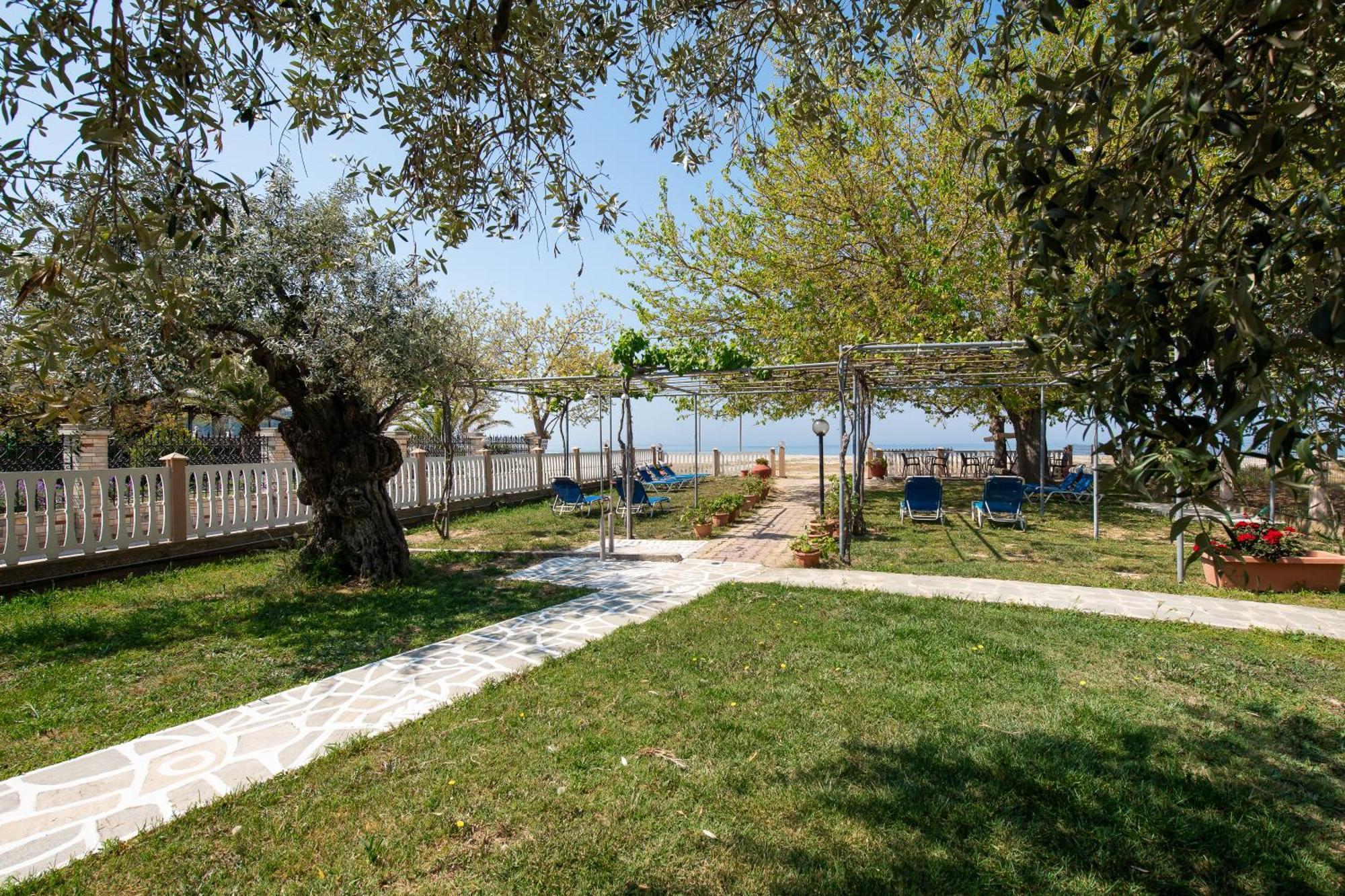 פוטוס Opalium Beach Front Suites מראה חיצוני תמונה